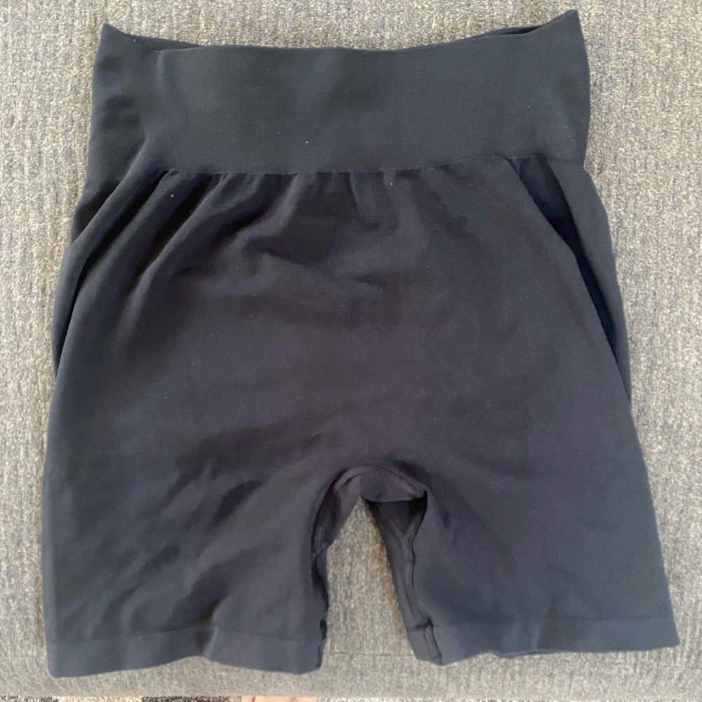 Seamless high waisted scrunch butt shorts